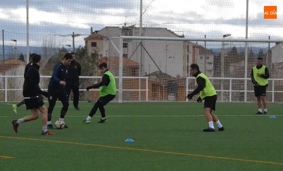 Foto 3 - &Uacute;ltimo entreno en horario matinal para el derby de este domingo, en el que no estar&aacute; Alberto...