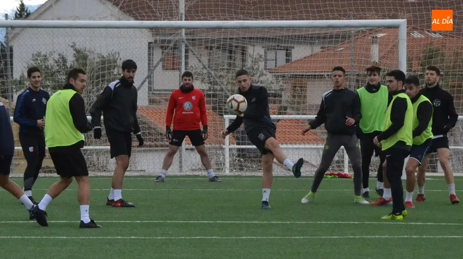 Último entreno en horario matinal para el derby de este domingo, en el que no estará Alberto...