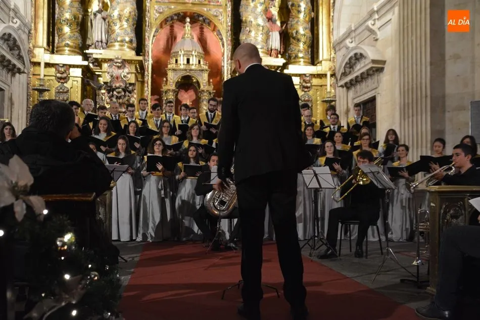 Foto 11 - El Coro Tom&aacute;s Luis de Victoria brilla en su tradicional Concierto de Navidad
