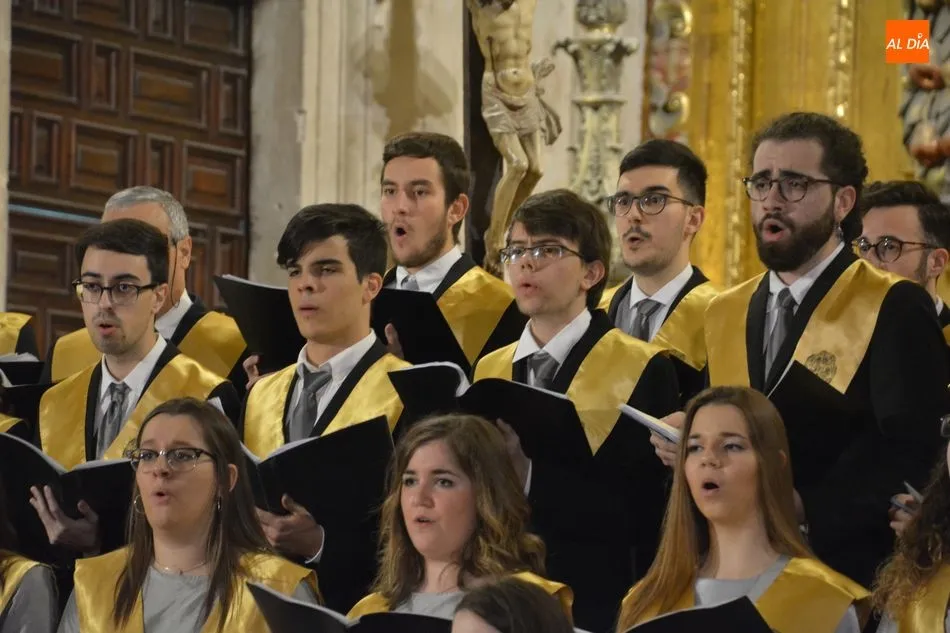 Foto 6 - El Coro Tom&aacute;s Luis de Victoria brilla en su tradicional Concierto de Navidad