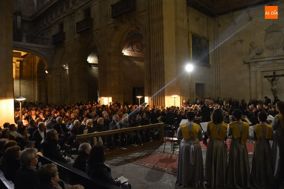 Foto 5 - El Coro Tom&aacute;s Luis de Victoria brilla en su tradicional Concierto de Navidad