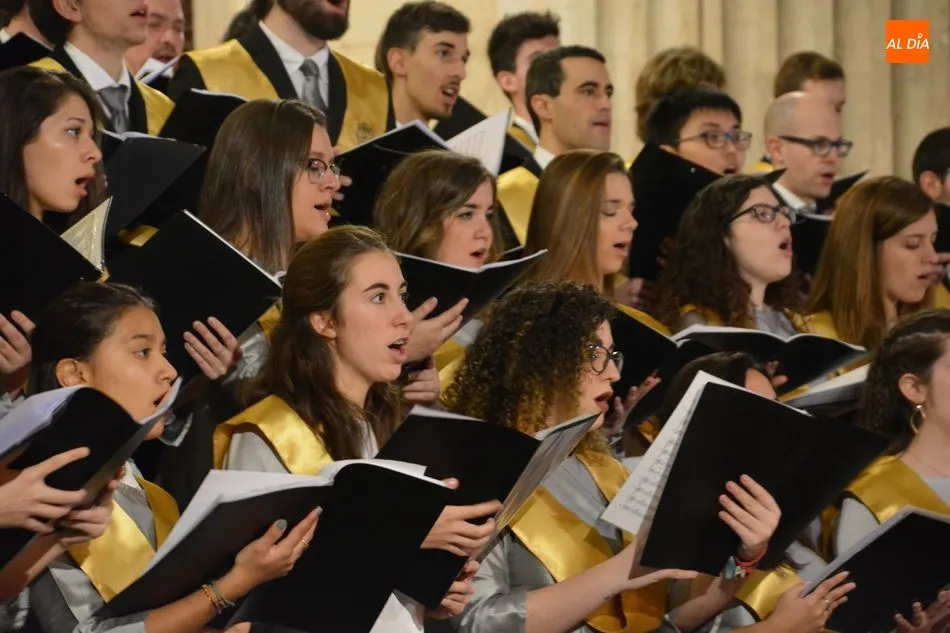 Foto 3 - El Coro Tom&aacute;s Luis de Victoria brilla en su tradicional Concierto de Navidad