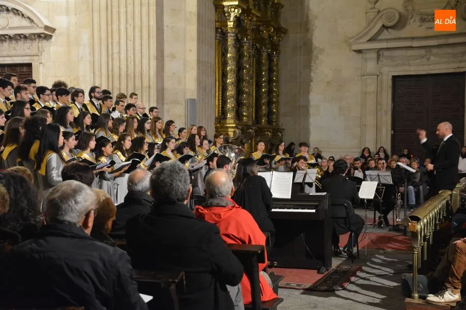 Foto 2 - El Coro Tom&aacute;s Luis de Victoria brilla en su tradicional Concierto de Navidad