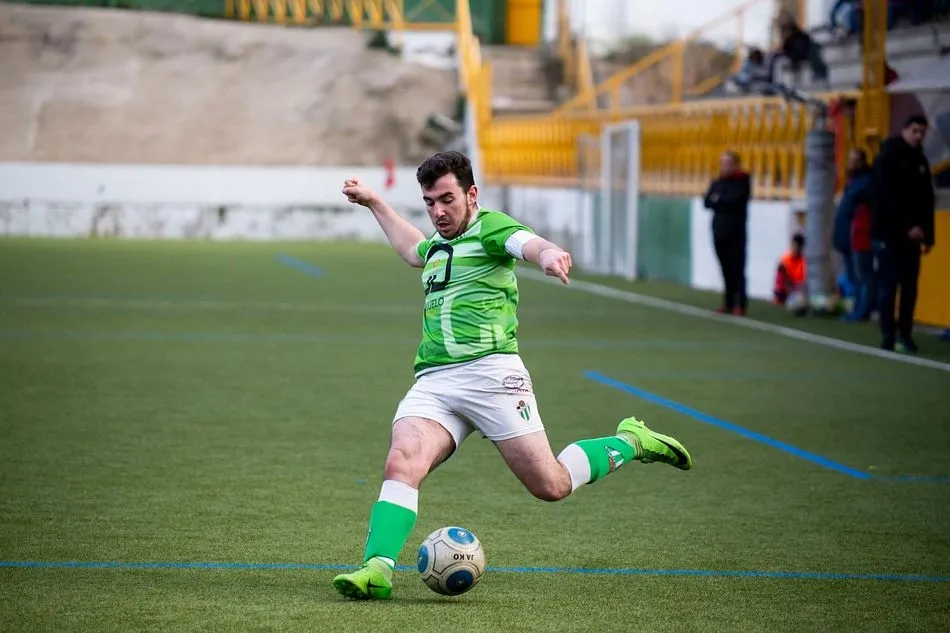 Foto 4 - La nueva victoria de un imparable Juvenil protagoniza la jornada en la cantera verdiblanca