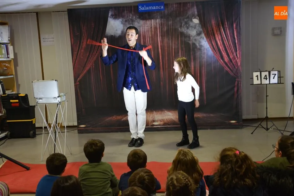 Foto 3 - La magia envuelve todos los rincones de la Biblioteca Torrente Ballester