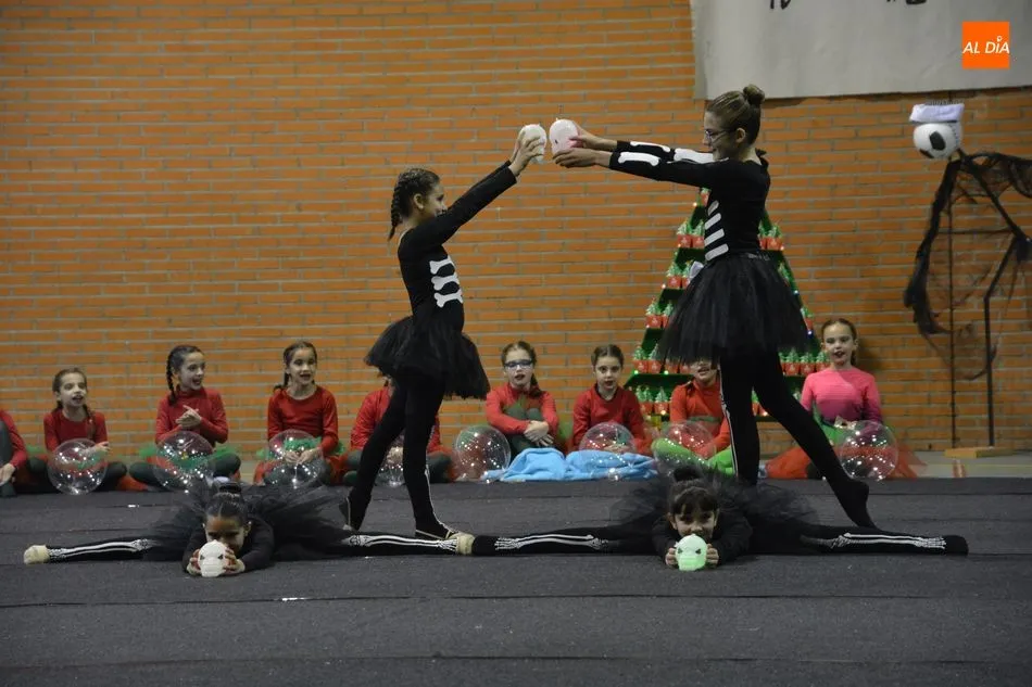 Foto 10 - El Club Deportivo Salmantino de Gimnas&iacute;a R&iacute;tmica organiza una gala de Navidad por todo lo alto