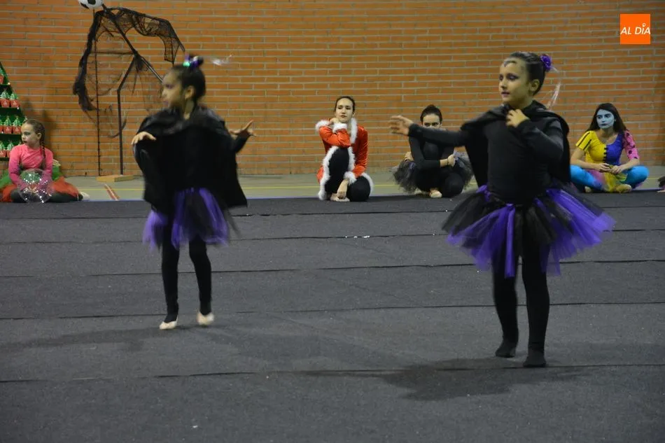 Foto 6 - El Club Deportivo Salmantino de Gimnas&iacute;a R&iacute;tmica organiza una gala de Navidad por todo lo alto