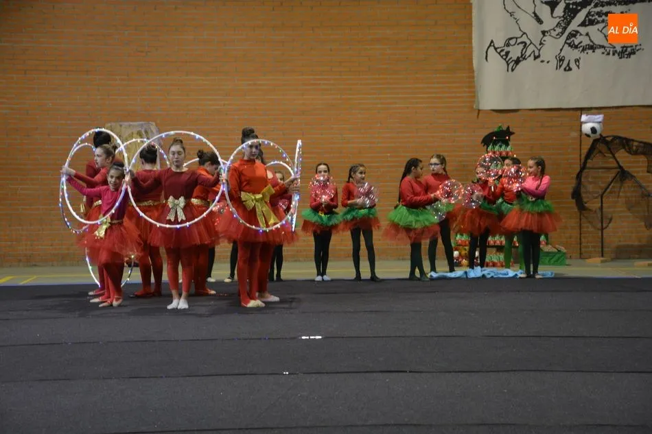 Foto 3 - El Club Deportivo Salmantino de Gimnas&iacute;a R&iacute;tmica organiza una gala de Navidad por todo lo alto