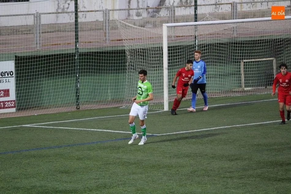 Foto 10 - El Guijuelo B pierde ante el Hergar en el &uacute;ltimo minuto (1-2)