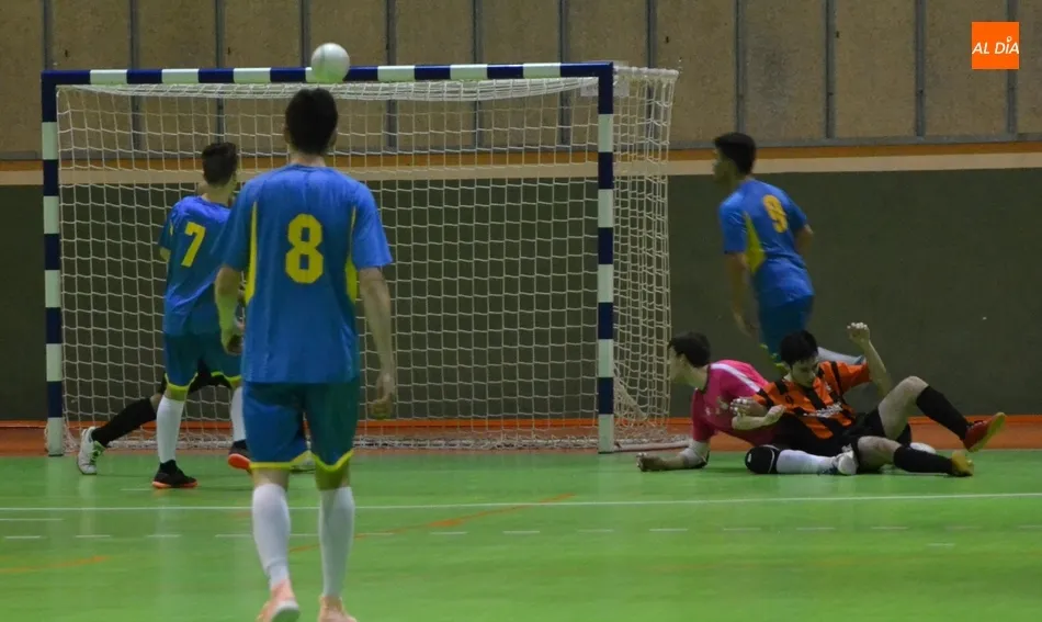 Foto 7 - Borrachera de goles del III Senior ante el Laguna para tomarse la revancha antes del gran par&oacute;n  