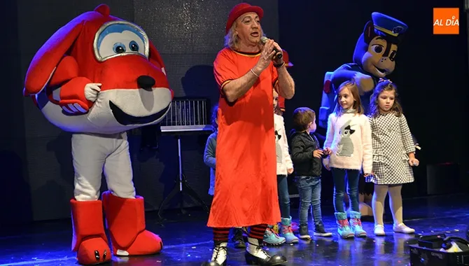 La adaptación del teatro Circo de los niños del Libro de la Selva protagonizaba la tarde en el CDS
