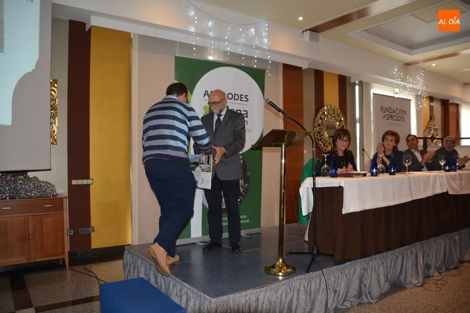 Foto 2 - Javier Tamarit Cuadrado recibe el premio Asprodes por su apoyo a las personas discapacitadas  