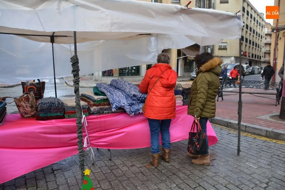 Foto 10 - Un Mercadillo Solidario Infantil alegra&nbsp;la ma&ntilde;ana del domingo en la&nbsp;Plaza del Oeste &nbsp;&nbsp;  