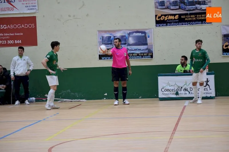 Foto 5 - El Piensos Dur&aacute;n Albense suma un punto ante el Universidad de Valladolid (1-1)