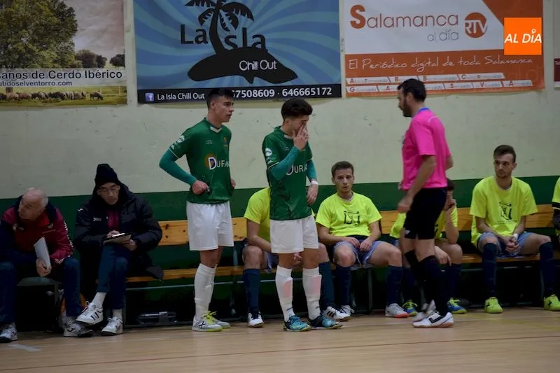 Foto 3 - El Piensos Dur&aacute;n Albense suma un punto ante el Universidad de Valladolid (1-1)