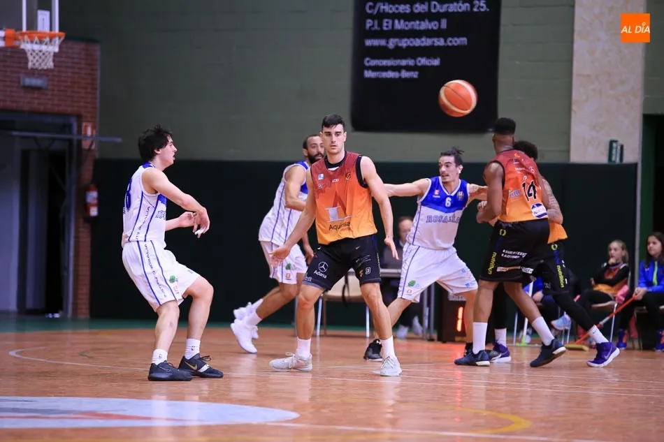 Foto 3 - El Aquimisa Carbajosa vuelve a la senda del triunfo (77-64)
