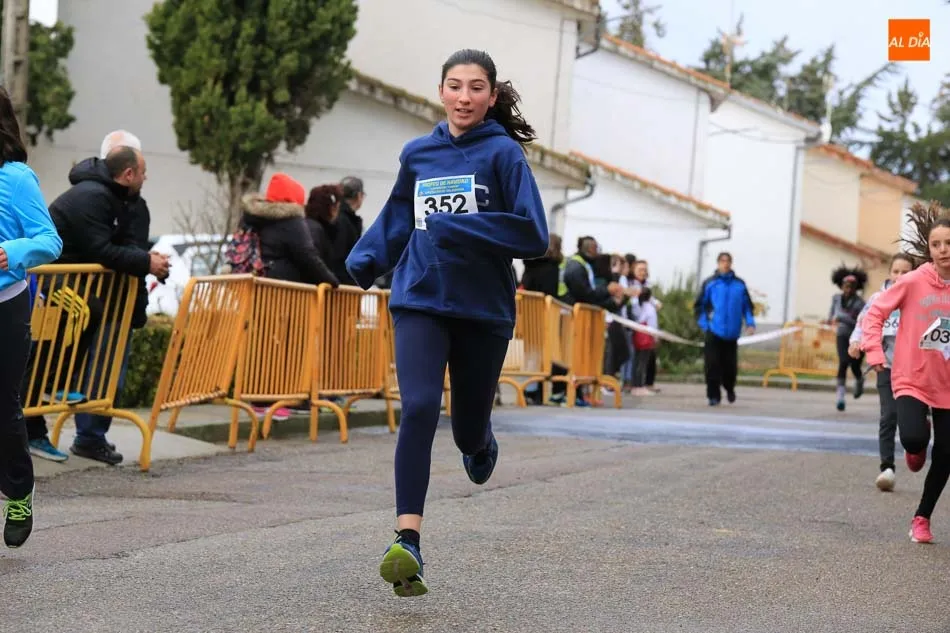 Foto 4 - Manuel Vicente e Isabel Almaraz son los m&aacute;s r&aacute;pidos en la carrera del turr&oacute;n de Nuevo Naharros