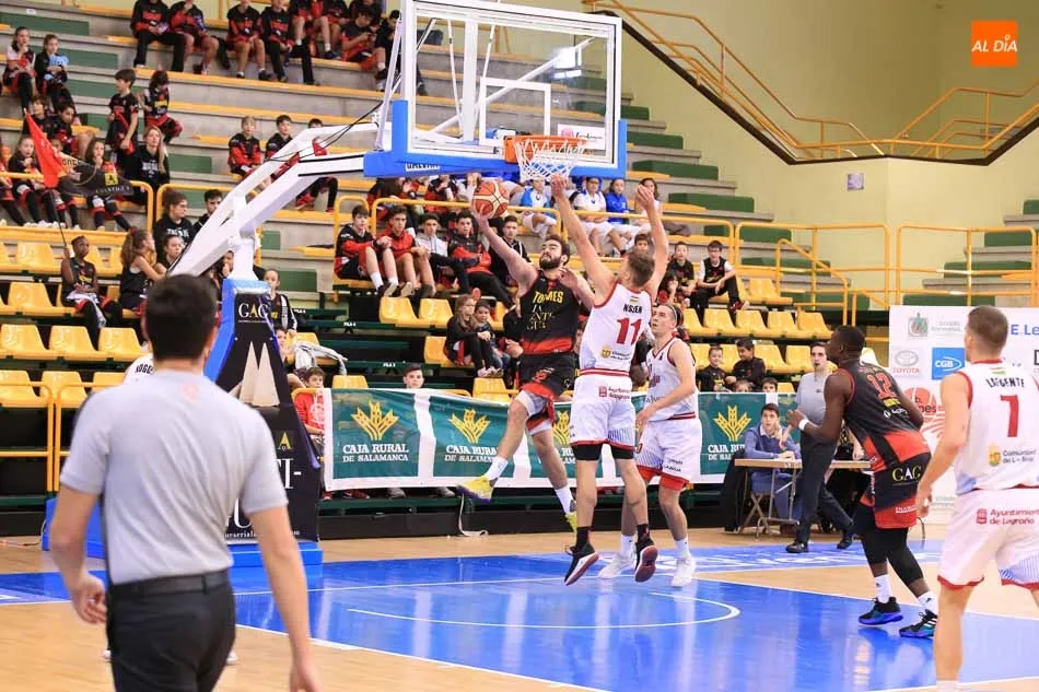 Foto 11 - La Antigua CB Tormes dobla la rodilla ante un Bodegas Rioja Vega superior (68-88)