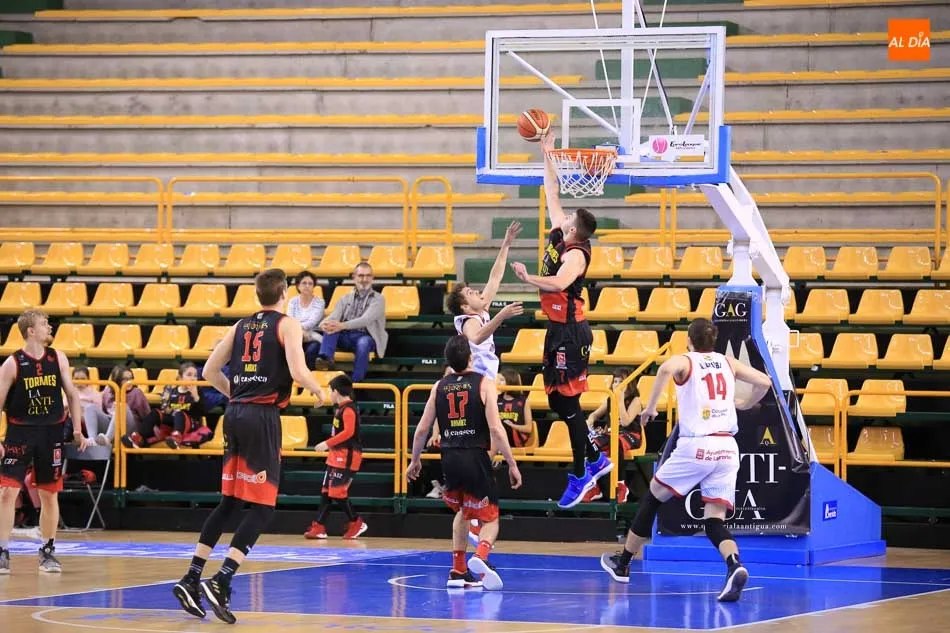 Foto 9 - La Antigua CB Tormes dobla la rodilla ante un Bodegas Rioja Vega superior (68-88)