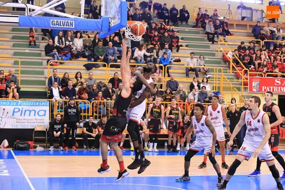 Foto 6 - La Antigua CB Tormes dobla la rodilla ante un Bodegas Rioja Vega superior (68-88)