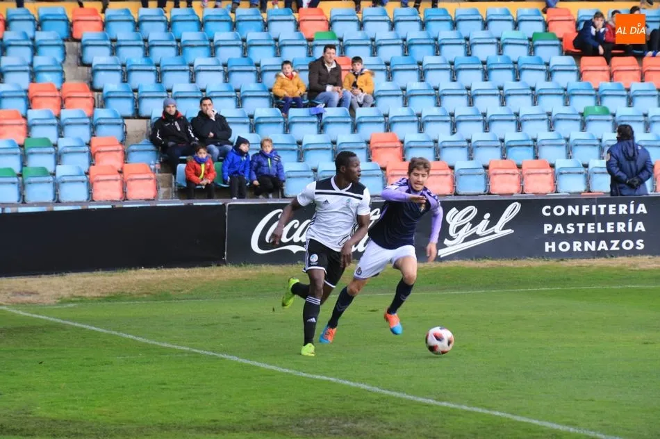 Foto 4 - Un Salamanca UDS muy rampl&oacute;n no puede pasar del empate ante el Real Valladolid &lsquo;B&rsquo; (0-0)  