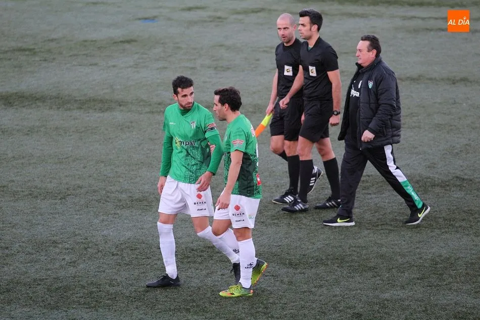 Foto 8 - El CD Guijuelo falla en su reconquista del Municipal ante el Navalcarnero (1-1)