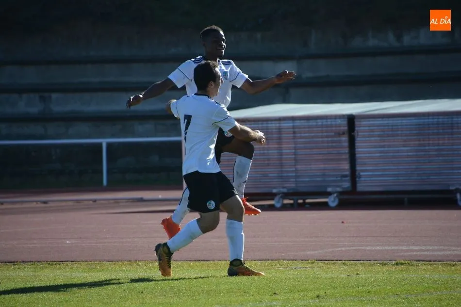 Sopale celebra un gol