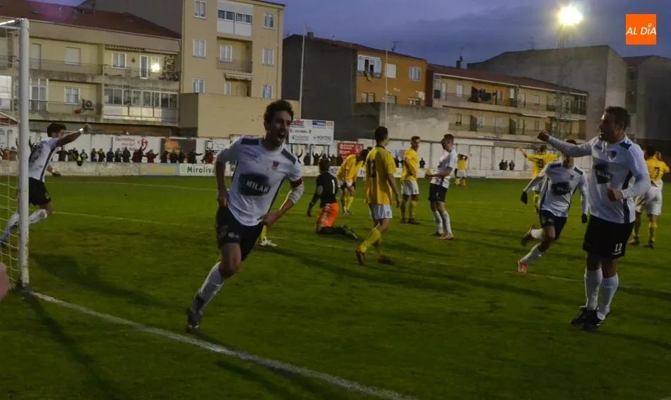 Foto 6 - El Ciudad Rodrigo desactiva en el 90&rsquo; la 1&ordf; bomba del Salamanca UDS B... pero le estalla otra en ...
