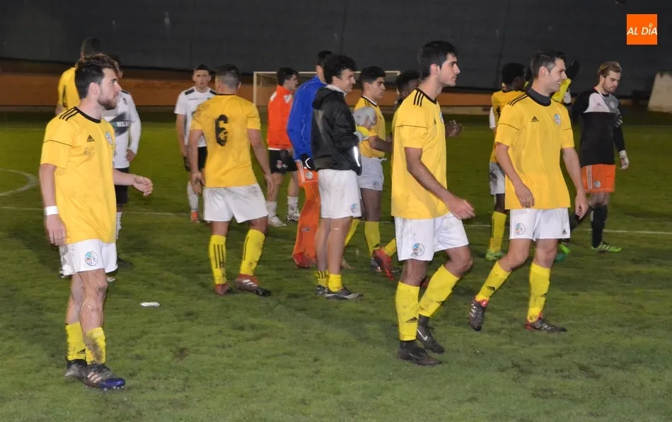 Foto 2 - El Ciudad Rodrigo desactiva en el 90&rsquo; la 1&ordf; bomba del Salamanca UDS B... pero le estalla otra en ...