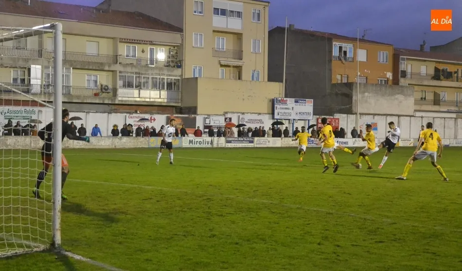 Foto 3 - El Ciudad Rodrigo desactiva en el 90&rsquo; la 1&ordf; bomba del Salamanca UDS B... pero le estalla otra en ...
