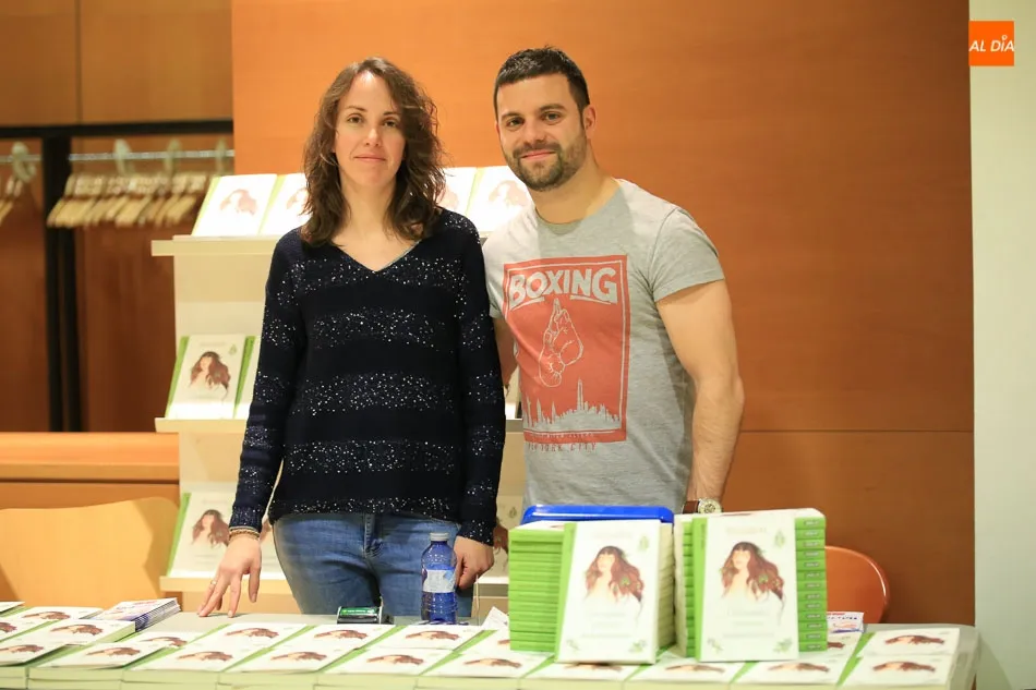 Foto 6 - Rozal&eacute;n cautiva al p&uacute;blico en un CAEM abarrotado  