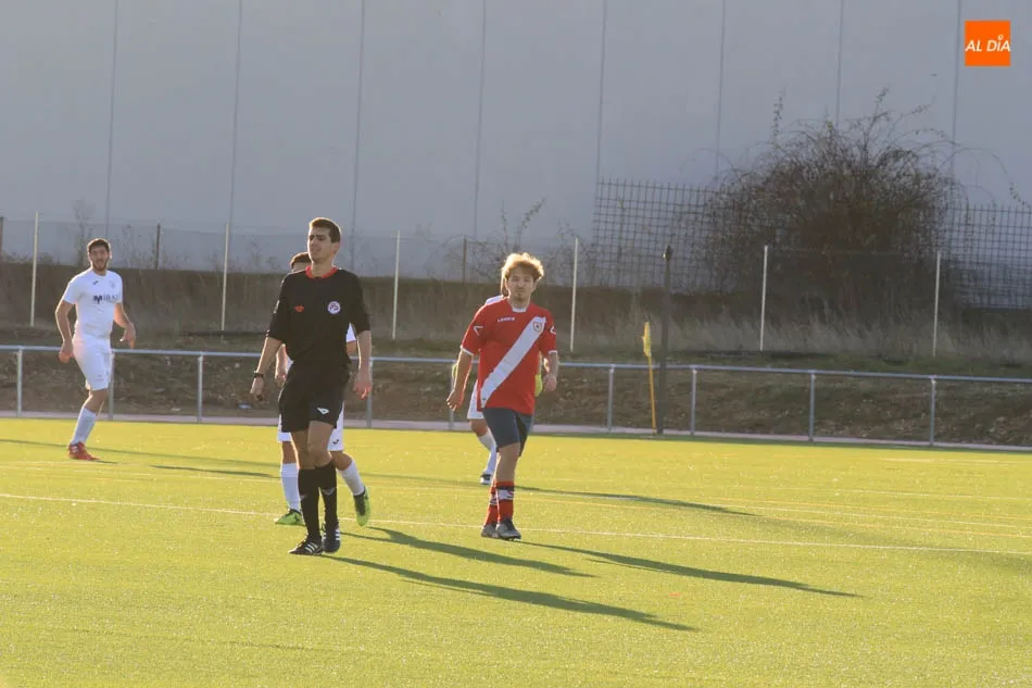 Foto 4 - El Salamanca UDS &lsquo;B&rsquo; gana el derbi al Ciudad Rodrigo y acecha el liderato (1-2)