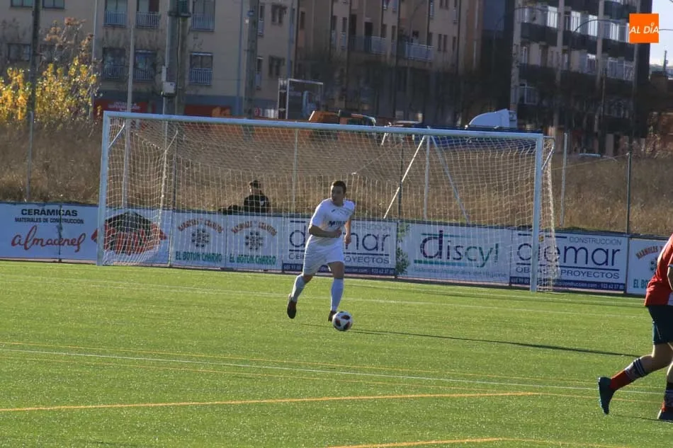 Foto 2 - El Salamanca UDS &lsquo;B&rsquo; gana el derbi al Ciudad Rodrigo y acecha el liderato (1-2)