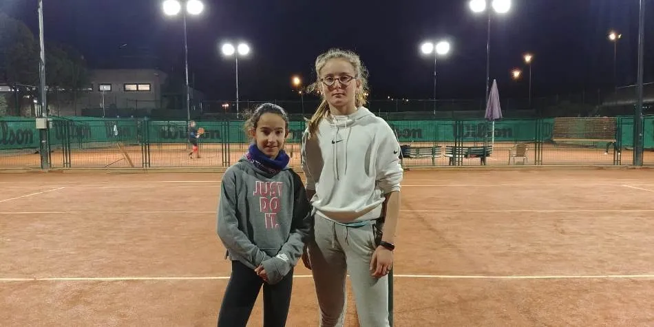 Carolina Benito vence en el Club de Tenis Chamartín sobre tierra batida  