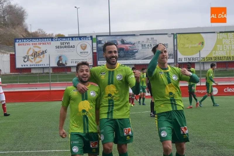 Unai Hernández, Ayoze y Góngora celebran un gol / José Luis Cotobal