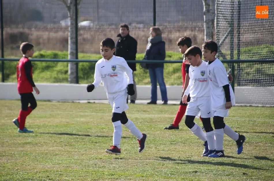 El Alba de Tormes Club de Fútbol estrena el remodelado campo de fútbol con diversos resultados