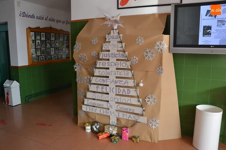 Foto 11 - El IES Fray Diego Tadeo se viste de Navidad gracias a su AMPA  