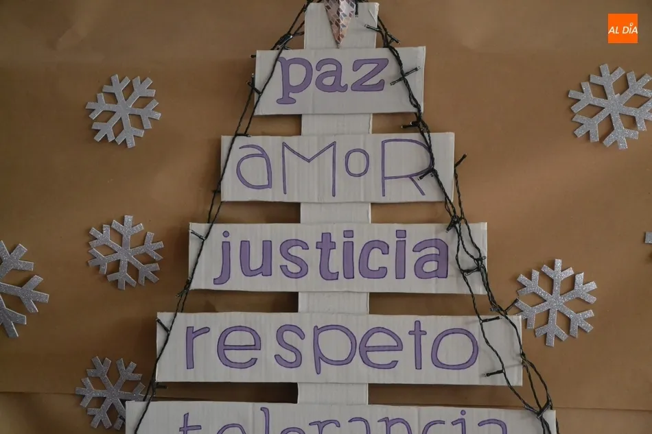 Foto 10 - El IES Fray Diego Tadeo se viste de Navidad gracias a su AMPA  