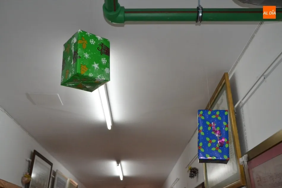 Foto 4 - El IES Fray Diego Tadeo se viste de Navidad gracias a su AMPA  