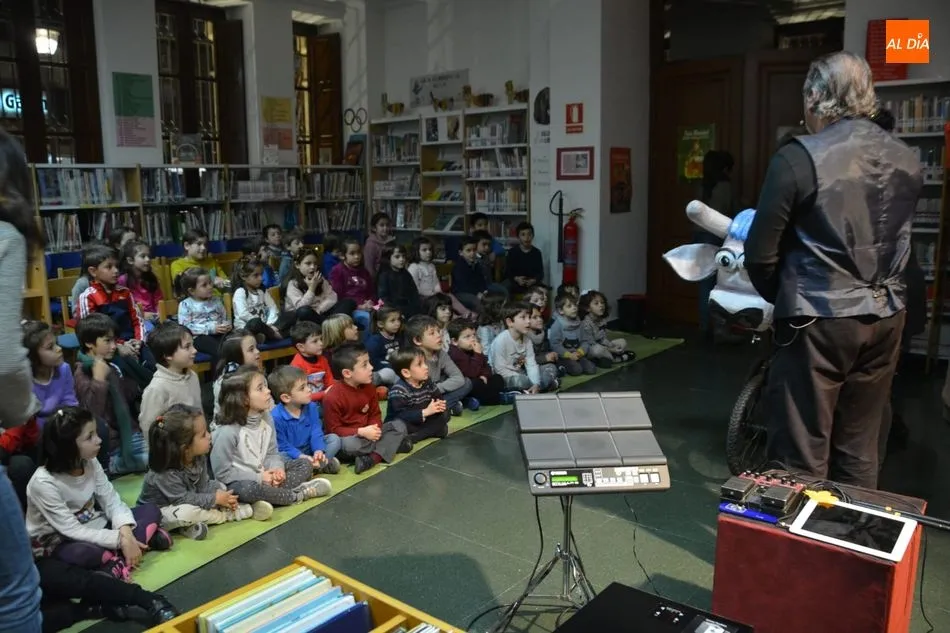 Foto 3 - &lsquo;Garbancito en la barriga del buey&rsquo;, nueva actuaci&oacute;n infantil en la biblioteca Gabriel y...