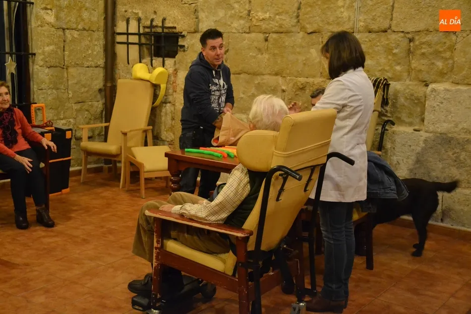 Foto 4 - La Residencia Obispo T&eacute;llez prueba una nueva terapia con animales  