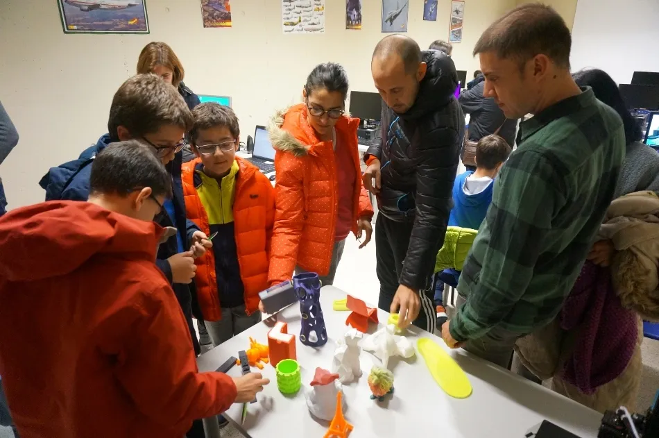 Foto 2 - &Eacute;xito de la exhibici&oacute;n de los alumnos del taller tecnol&oacute;gico e impresi&oacute;n 3D