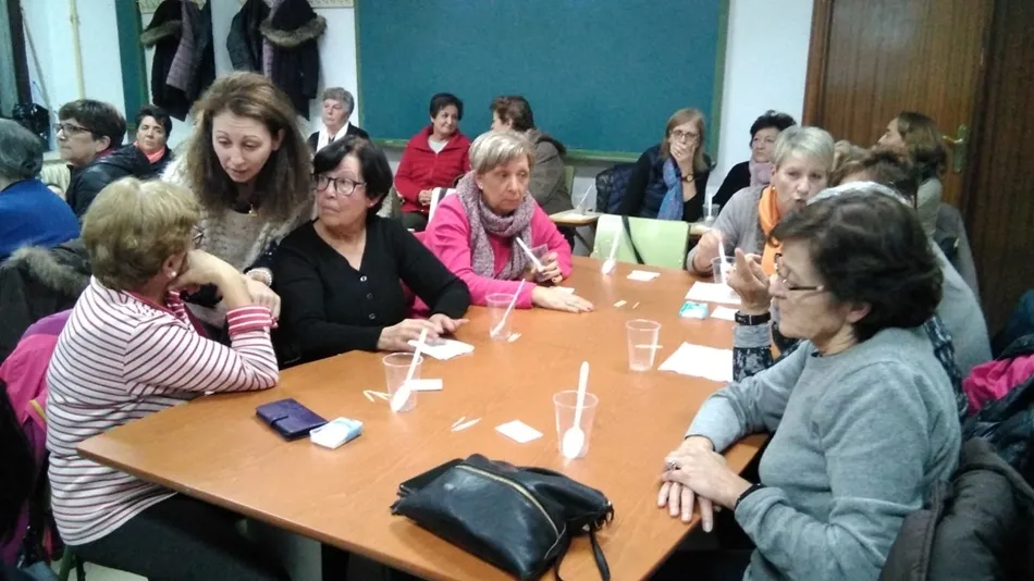 Foto 4 - La Navidad re&uacute;ne a las socias y amigas de la Asociaci&oacute;n El Carmen de Ledesma