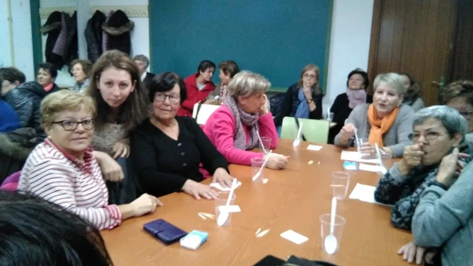 Foto 3 - La Navidad re&uacute;ne a las socias y amigas de la Asociaci&oacute;n El Carmen de Ledesma