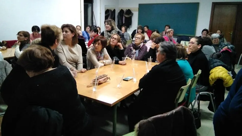 Foto 2 - La Navidad re&uacute;ne a las socias y amigas de la Asociaci&oacute;n El Carmen de Ledesma