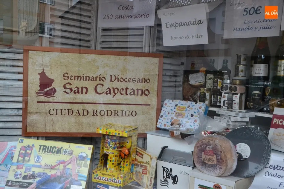 Foto 6 - El Seminario pondr&aacute; en juego el s&aacute;bado una macrocesta navide&ntilde;a valorada en 1.500&euro;  