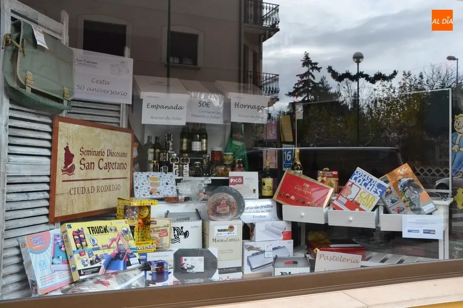 Foto 3 - El Seminario pondr&aacute; en juego el s&aacute;bado una macrocesta navide&ntilde;a valorada en 1.500&euro;  