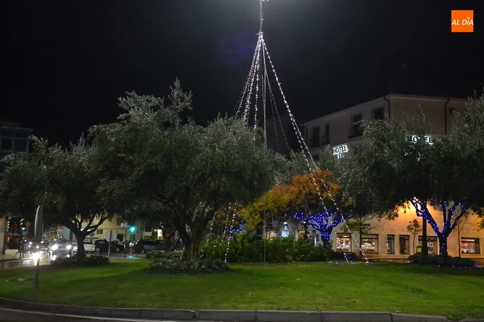 Así ha quedado la iluminación de la rotonda del Cruce tras el ataque vandálico sufrido  