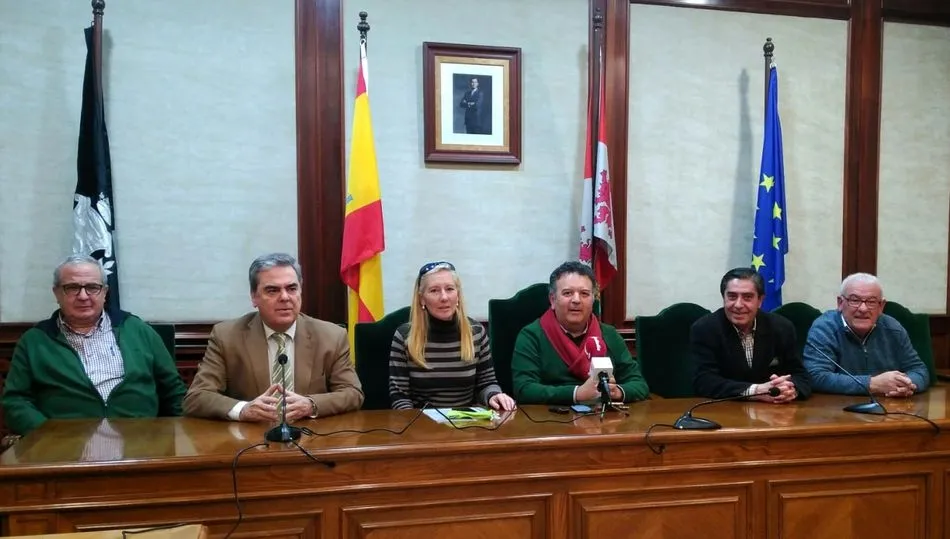 Representantes del Ayuntamiento de Béjar, Rotary Club y San José Artesano
