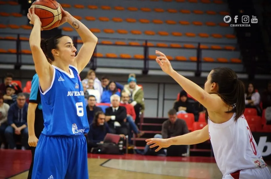 Foto 4 - Elonu tumba al Olympiacos con una canasta sobre la bocina (68-69)